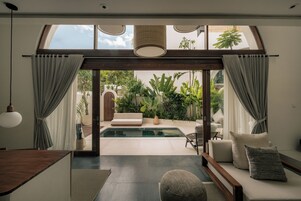 Villa Premium, 2 habitaciones, vistas al patio | Zona de estar | Una Smart TV, Netflix, películas de pago, servicios de streaming