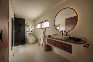 Premium Villa, 3 Bedrooms, Garden View | Bathroom | Free toiletries, hair dryer, bathrobes, slippers