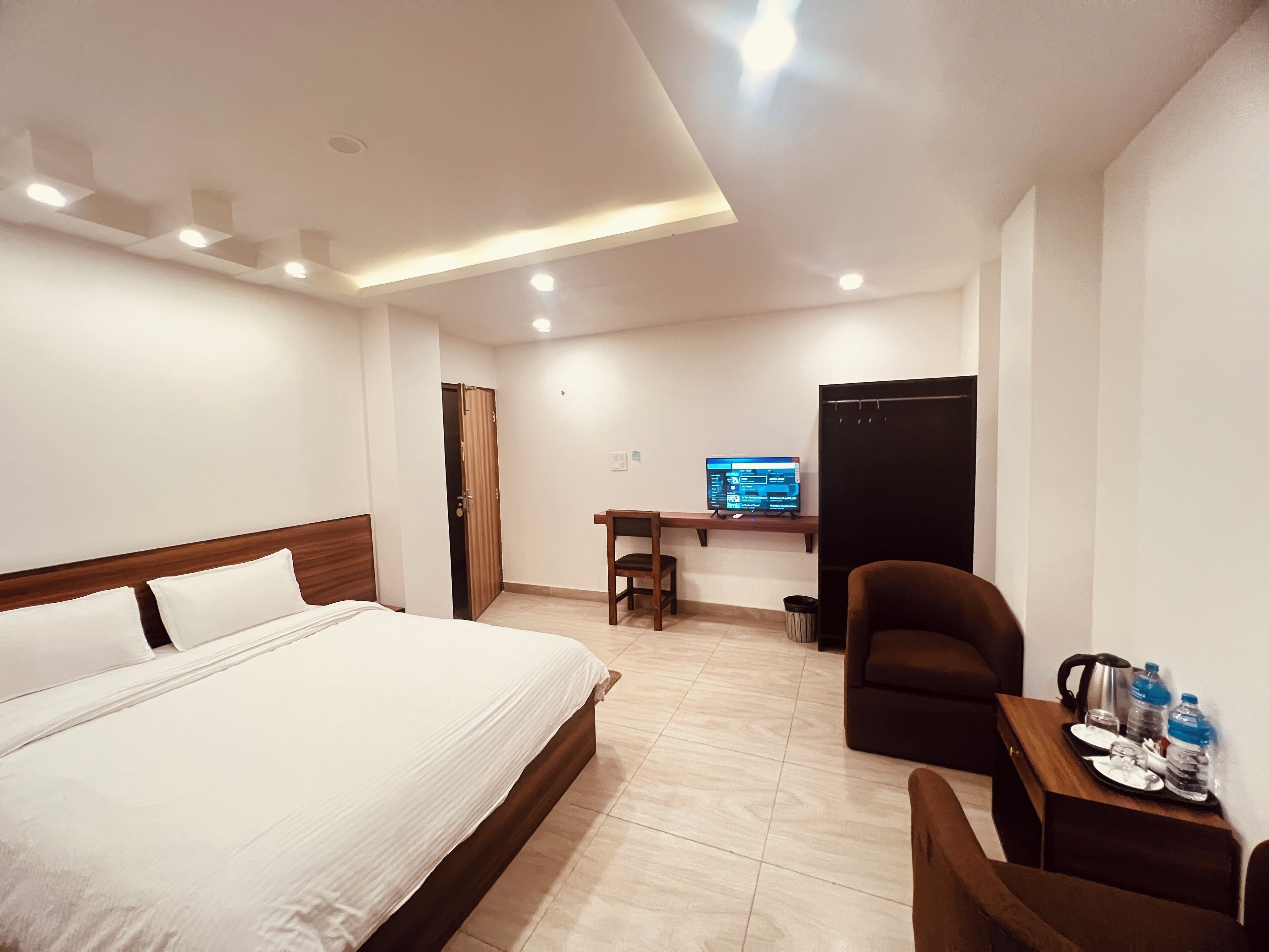 書桌、免費 Wi-Fi