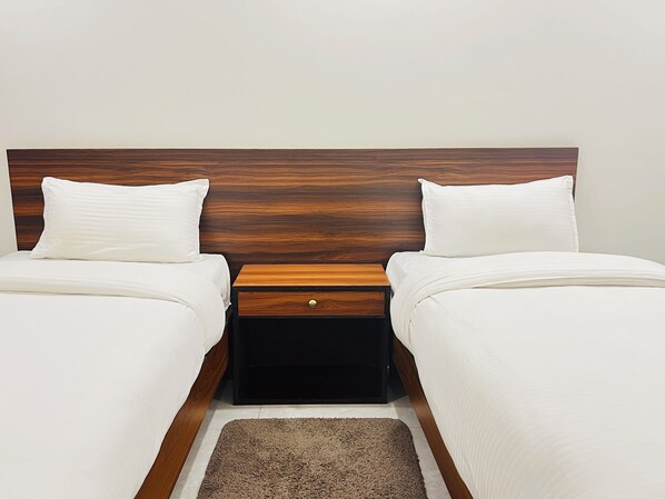 Habitación Deluxe con 2 camas individuales, balcón, vistas a la montaña | Escritorio y wifi gratis