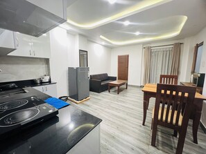 Comfort Apartment, 1 Double Bed, Balcony, Mountain View | In-room dining