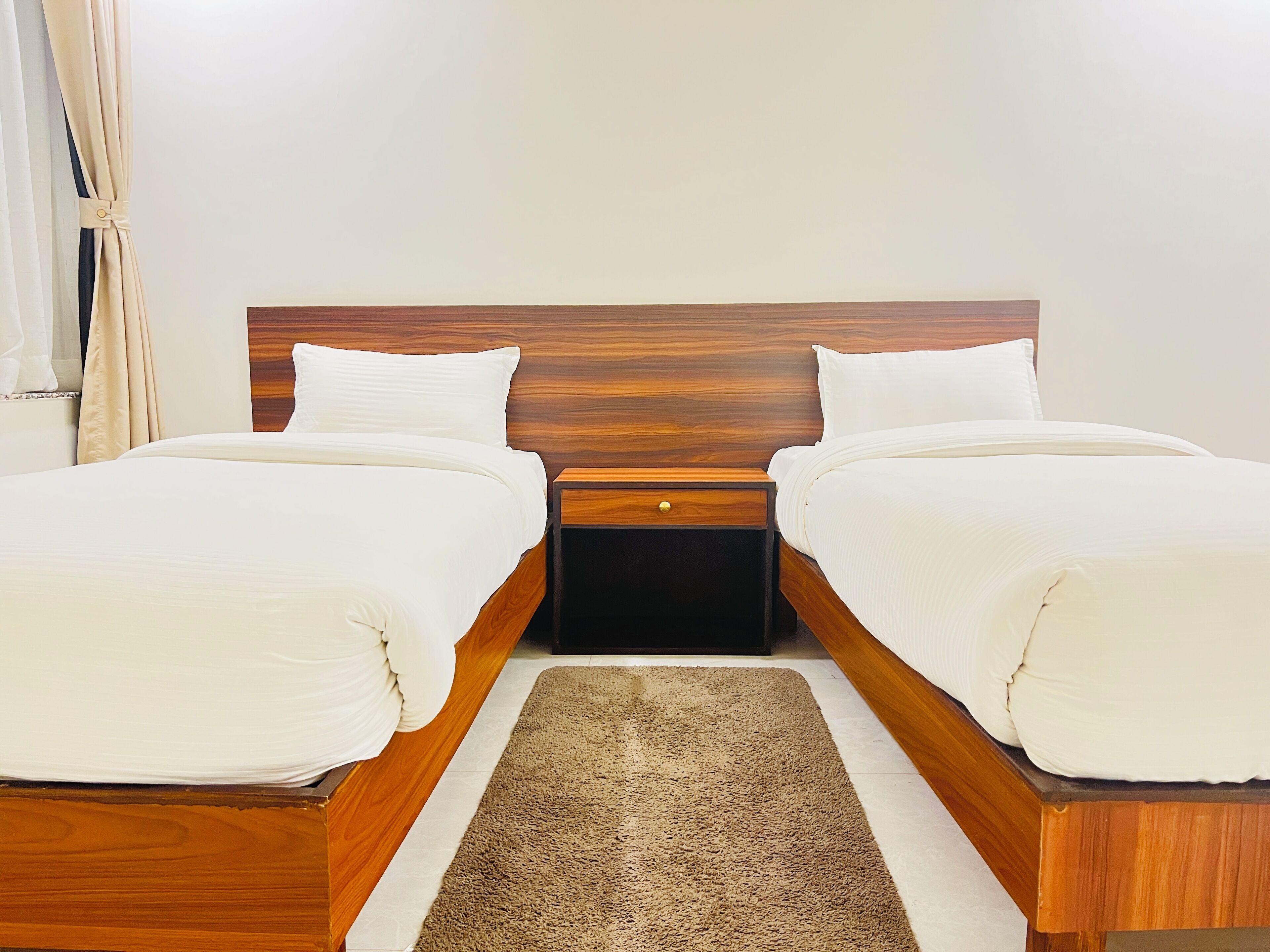 Deluxe-Zweibettzimmer, Balkon, Bergblick | Schreibtisch, kostenloses WLAN