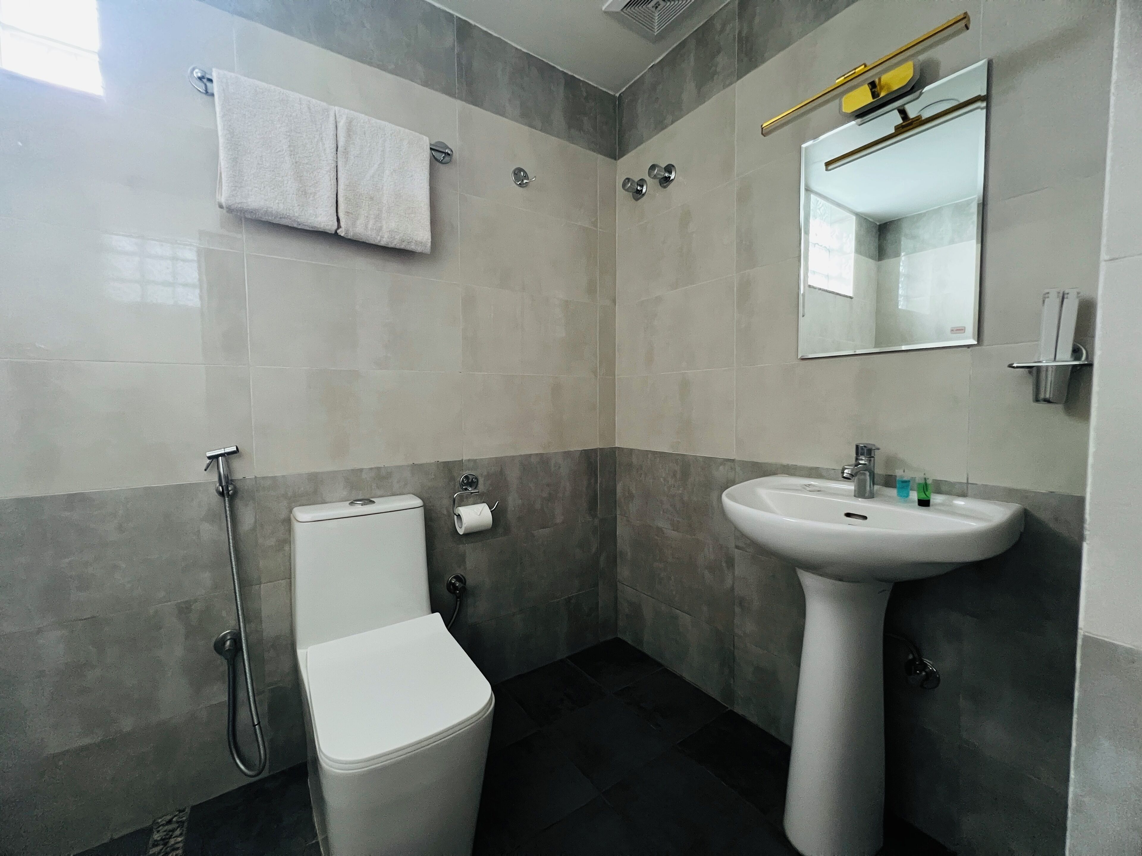 샤워 시설, 무료 세면용품, 타월, 비누