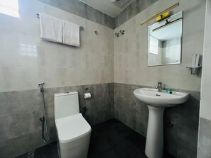 Dutxa, articles de tocador gratuïts, tovalloles i sabó 