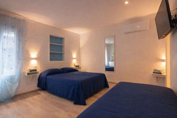 1 bedroom, bed sheets - Dafne in Capoliveri with Sea View and Garden (Capoliveri)