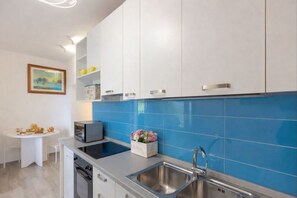 Fridge, microwave, oven - Dafne in Capoliveri with Sea View and Garden (Capoliveri)
