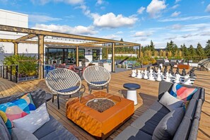 Terrace/patio - Blueground | Southeast Redmond, pool, nr Marymoor Park (Redmond)