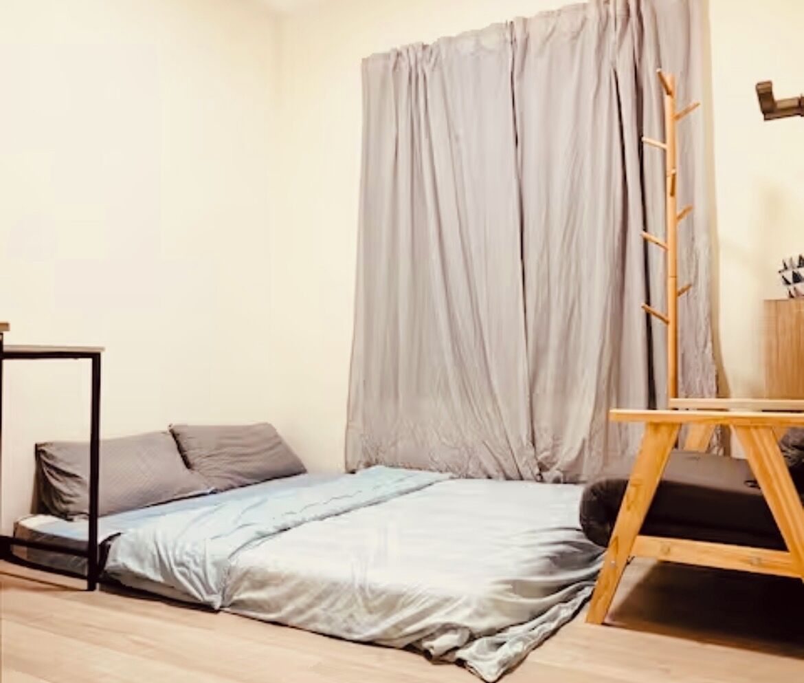 1 bedroom, desk, WiFi, bed sheets