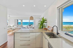 Apartment, Beach View | Bahagian dalam