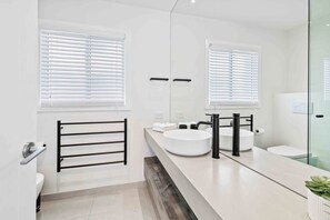 อพาร์ทเมนท์, วิวชายหาด | ห้องน้ำ