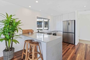 Apartment, Beach View | Private kitchen - Thirty-Nine Albatross - Apartment 8 (Mermaid Beach)