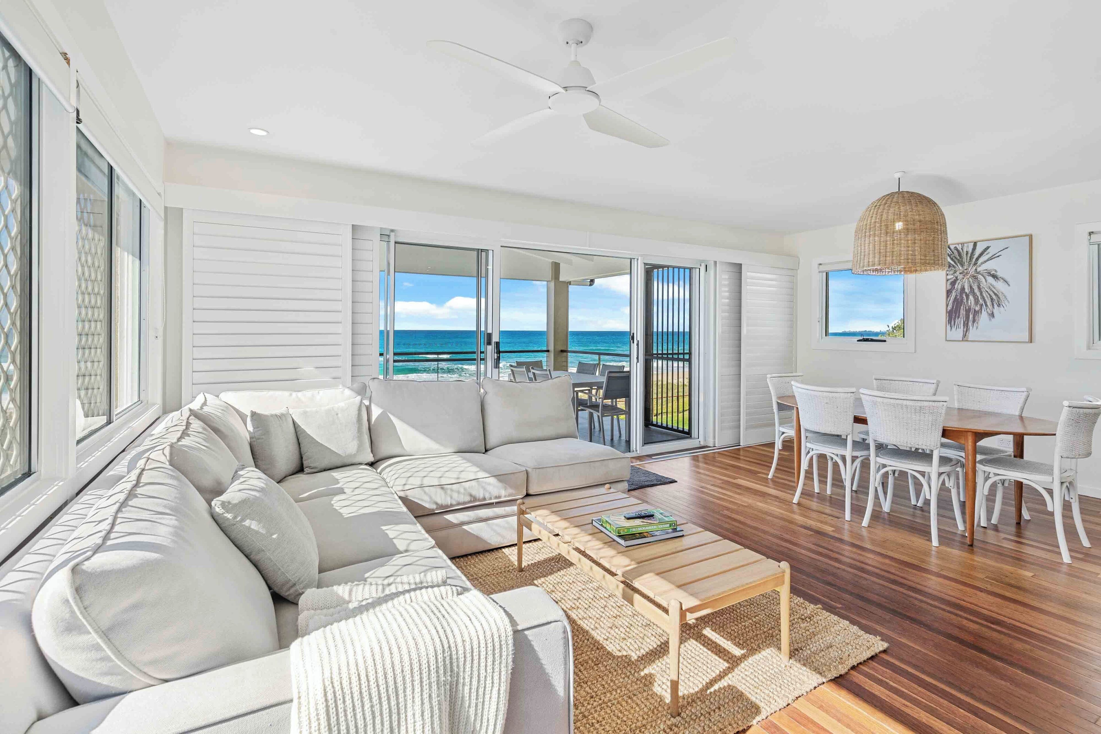 Apartamento, vista para a praia | Área de estar