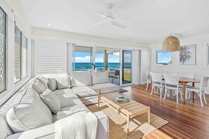 อพาร์ทเมนท์, วิวชายหาด | บริเวณนั่งเล่น