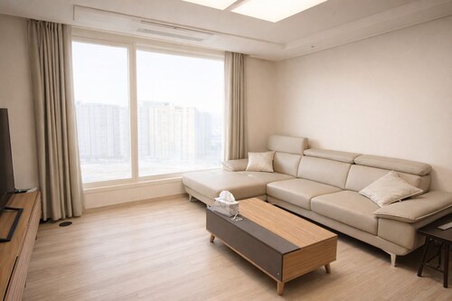 Songdo Home20 | 2BR 60m2 | 2min to Hyundai outlet Triple st. | Free parking