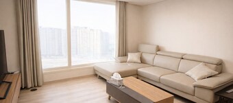 Songdo Home20 | 2BR 60m2 | 2min to Hyundai outlet Triple st. | Free parking