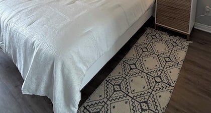 Fantastic 1bed/1bath with an ocean view steps from the beach in Redondo Beach