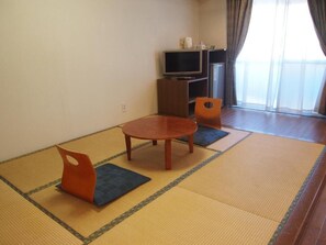 Japanese-style Room, Non Smoking (15 Tatami Mats, (No view)) | Interior - Senkei Plaza (Hakone)