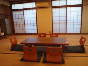 Twin Japanese-Western Style Room with 6 Tatami Mats, Non Smoking | Dining