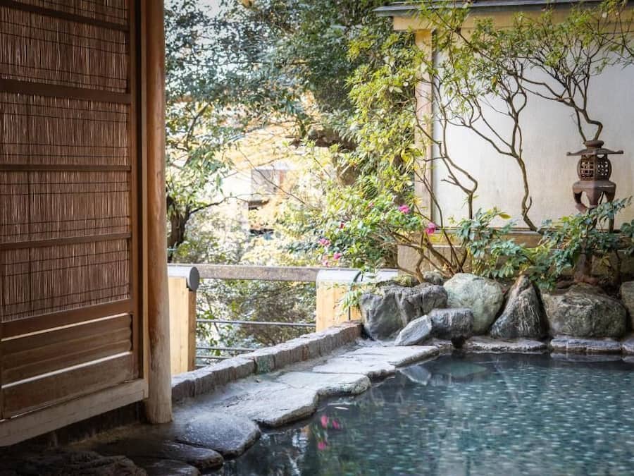 Hot springs/mineral springs