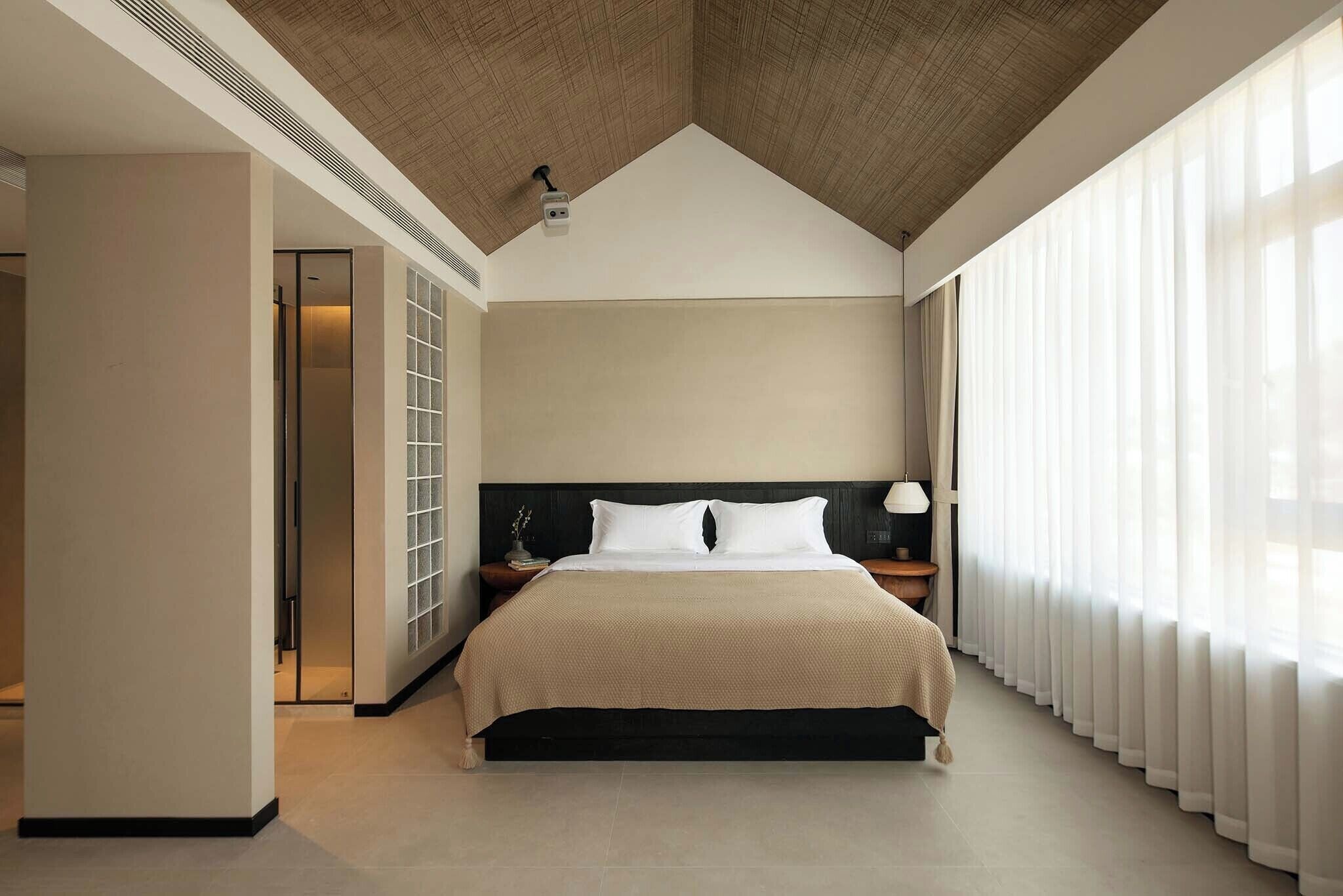 Cortinas blackout y sistema de insonorización 