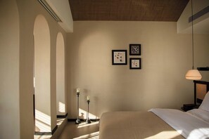 Romantisk suite | Blendingsgardiner, lydisolert, strykejern/-brett og wi-fi (inkludert)