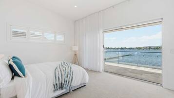 3 bedrooms, desk, iron/ironing board, WiFi