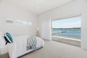 3 bedrooms, desk, iron/ironing board, WiFi