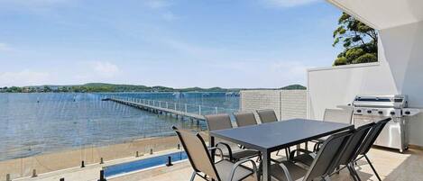 تناول الطعام بالخارج