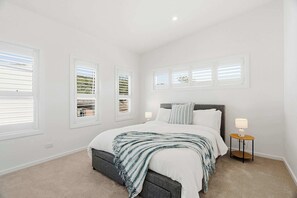 3 bedrooms, desk, iron/ironing board, WiFi