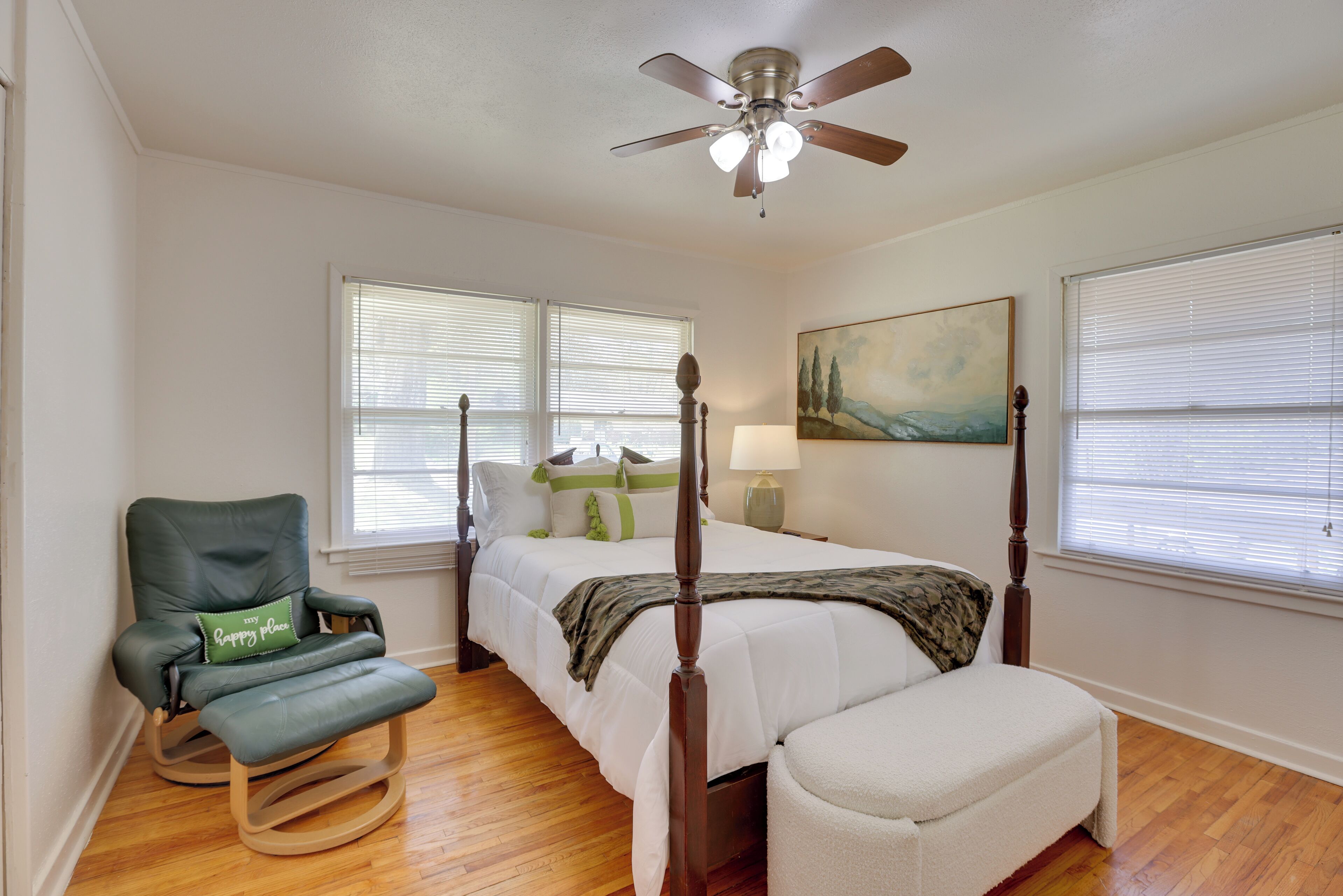 3 chambres, bureau, fer et planche à repasser, accès à Internet