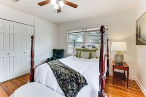 3 habitaciones, escritorio, tabla de planchar con plancha y internet 