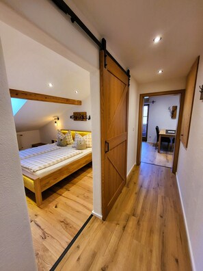 1 bedroom, bed sheets - Vacation apartment Bergblick 45 sqm for 1-2 persons, quiet central location (Grassau)