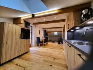 Fridge, oven, stovetop, dishwasher - Vacation apartment Bergblick 45 sqm for 1-2 persons, quiet central location (Grassau)