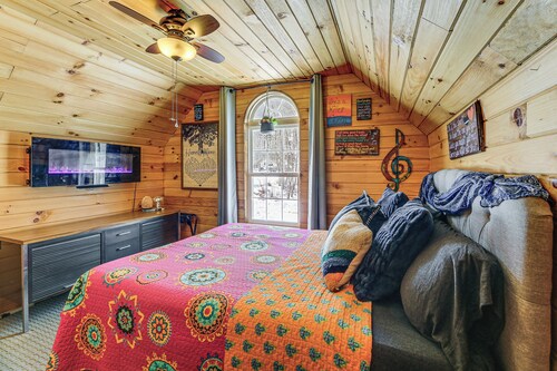 Family Cabin! Close to Greenbrier River & Snowshoe