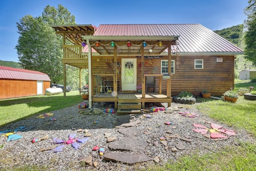 Family Cabin! Close to Greenbrier River & Snowshoe