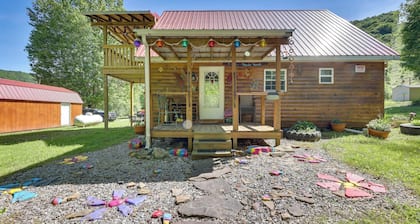 Family Cabin! Close to Greenbrier River & Snowshoe