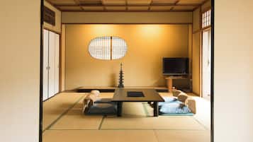 Familienzimmer, Nichtraucher (Corner,Semi-air Hot Spring Onsen Bath) | Innenbereich
