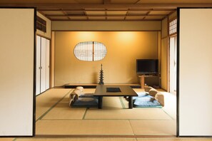 Familierom, ikke-røyk (Corner,Semi-air Hot Spring Onsen Bath) | Innvendig