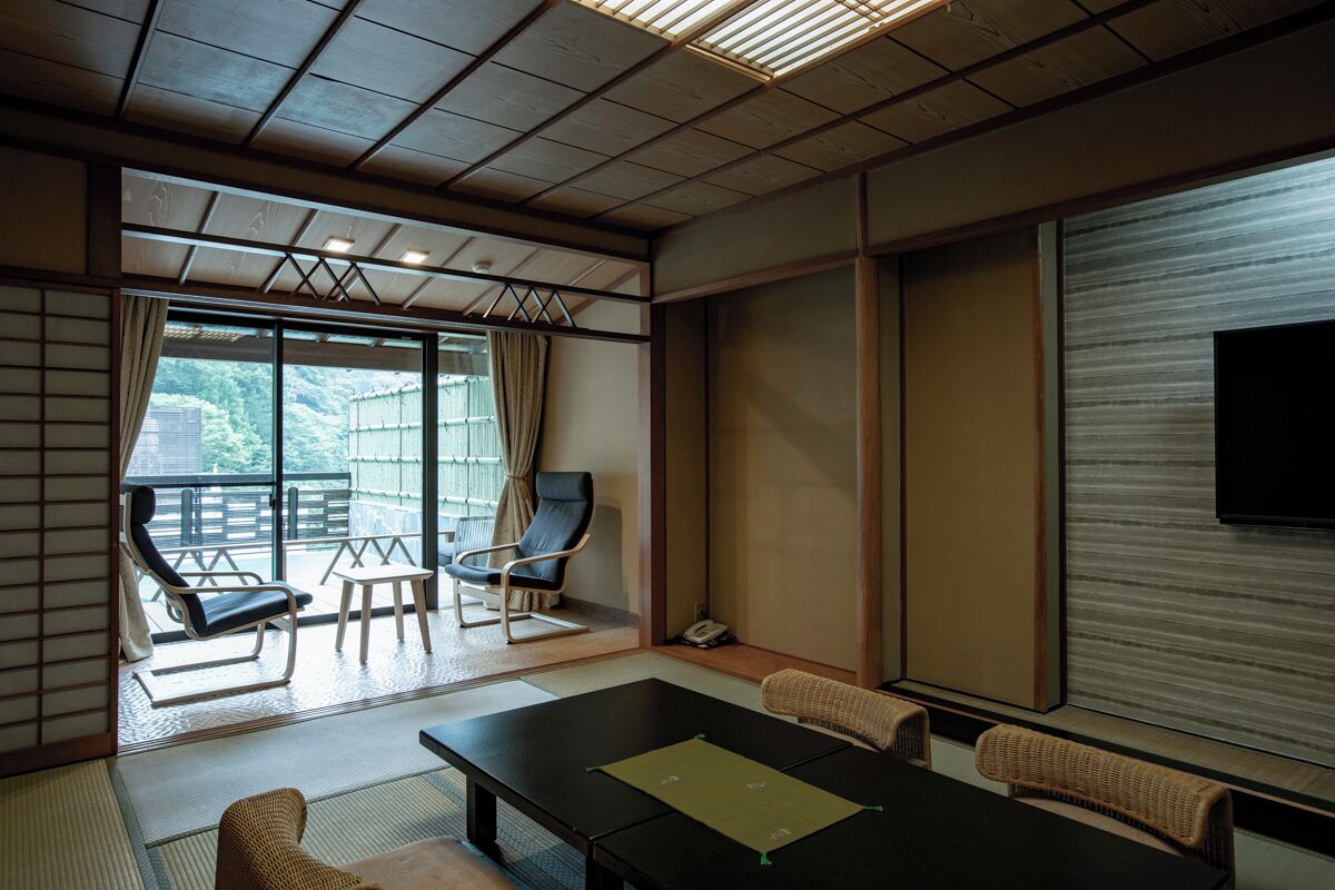 Deluxe Suite, Private Bathroom, Mountain View | Interior