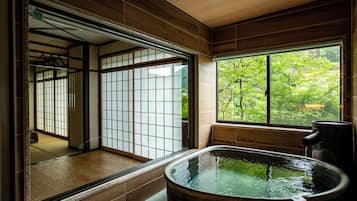 Suite, Private Bathroom, Mountain View | Interior