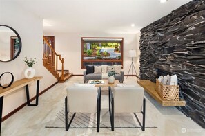 Smart-TV, Kamin, Tischtennisplatte