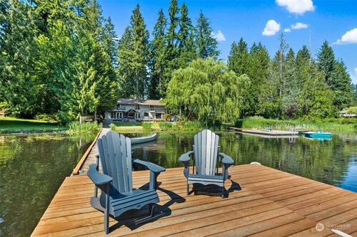 Cozy & Rustic Lakefront Escape for Families