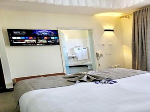 Blackout curtains, free WiFi - The United Kenya Club (Nairobi)
