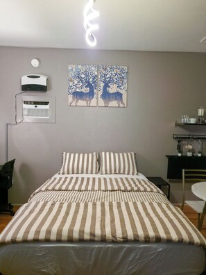 1 dormitorio, escritorio, wifi gratis y ropa de cama