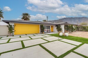 Exterior - Luxurious Snowbird Haven 3 Mi to Dtwn Palm Springs (Palm Springs)