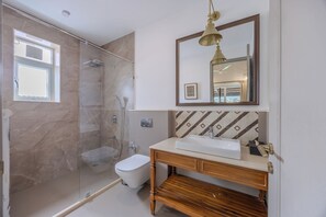 Luxury Villa, Garden View | Bathroom - ELIVAAS Cygnus 4BHK With Pvt Pool (Mapusa)