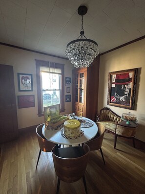 Dining - Cozy home in Westbrook close to beaches and Portland. (Westbrook)