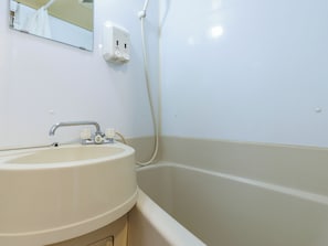 Einzelzimmer, Nichtraucher | Badezimmer | Hausschuhe, Handtücher