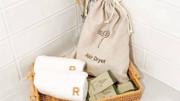 Rabbit 6 (without Bathtub) | 浴室服务设施 | 淋浴设施、吹风机、毛巾