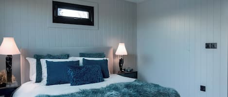 2 bedrooms, individually decorated, individually furnished, free WiFi